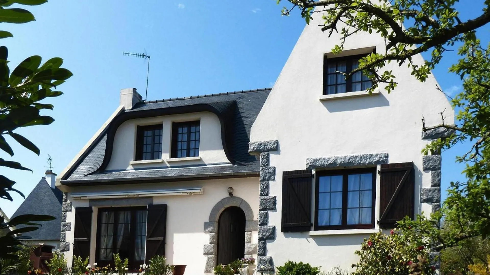 Holiday Home In Parame Near Saint-Malo Beaches