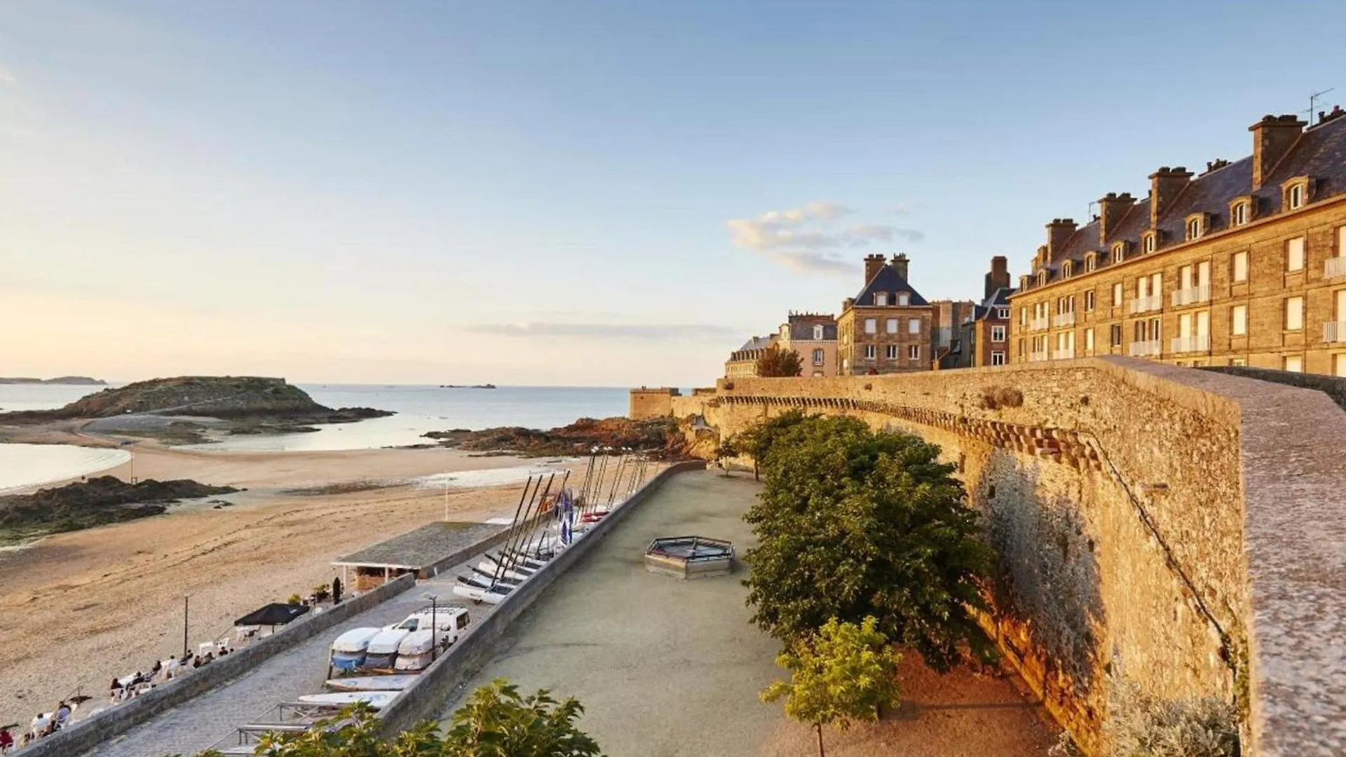 Holiday Home In Parame Near Saint-Malo Beaches 0*,  França